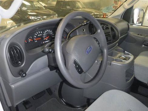 Used 2008 Ford E-350 and Econoline 350 XLT RWD image 25