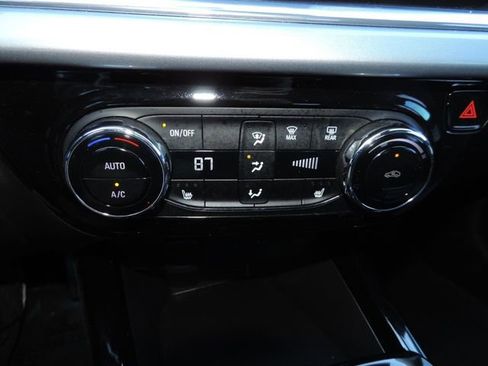 Used 2025 Chevrolet Trax LT w/ LT Convenience Package image 25