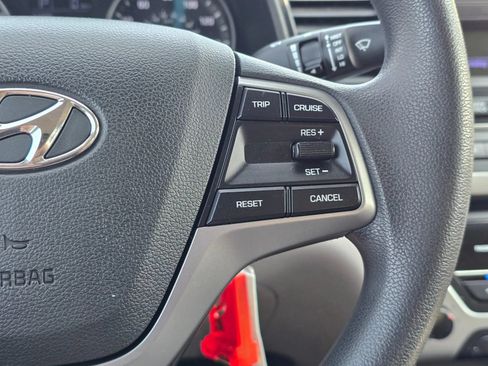 Used 2017 Hyundai Elantra SE FWD image 23