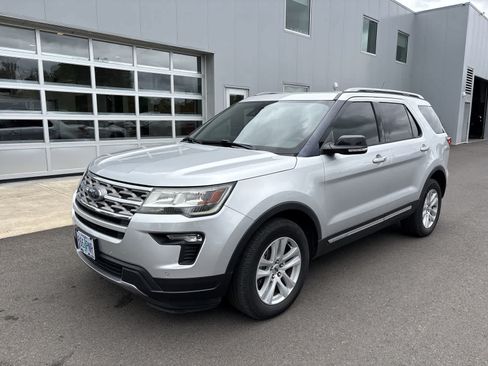 Used 2018 Ford Explorer XLT w/ Equipment Group 202A AWD/4WD image 1