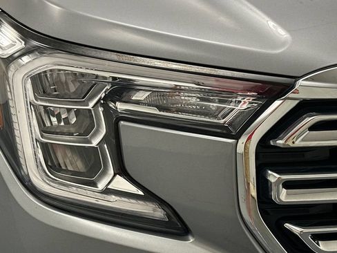 Used 2024 GMC Terrain SLT AWD/4WD image 25