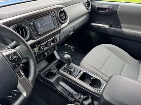 Certified 2018 Toyota Tacoma SR5 AWD/4WD image 14
