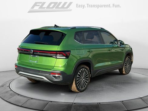 New 2026 Volkswagen Taos SE image 7