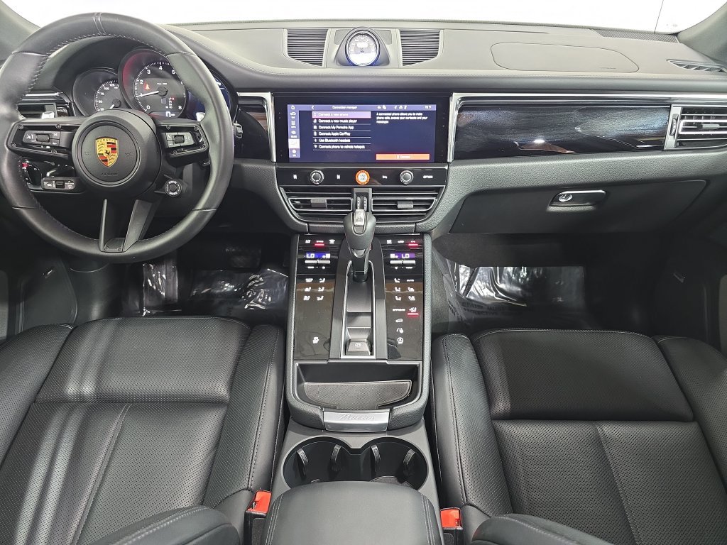 Certified 2026 Porsche Macan AWD/4WD image 13