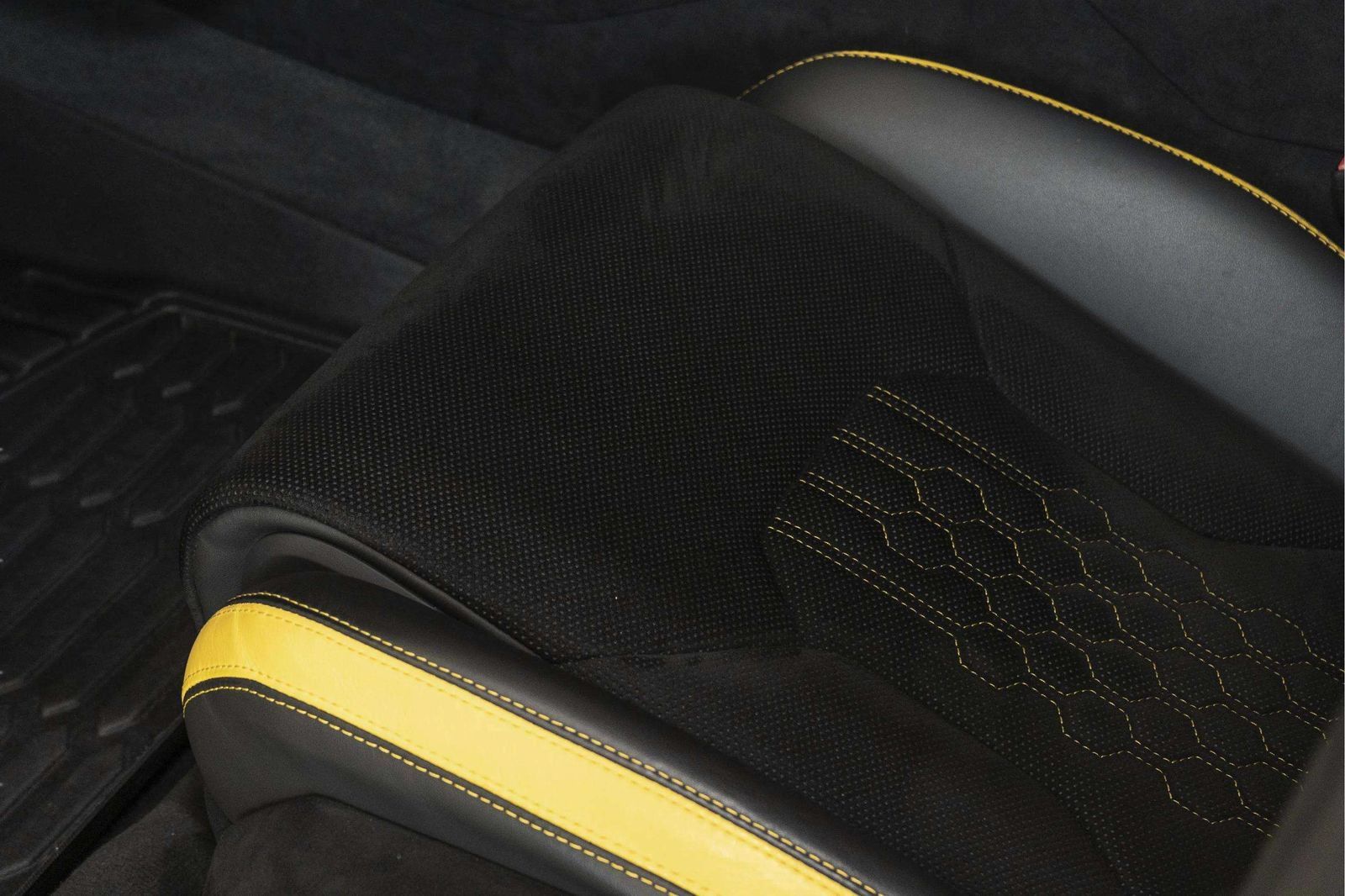 Used 2024 Lamborghini Urus Performante AWD/4WD image 22