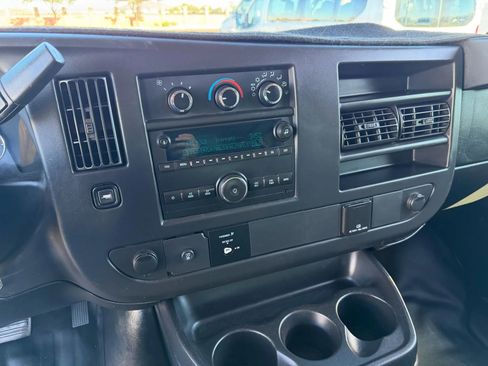 Used 2017 Chevrolet Express 2500 image 15