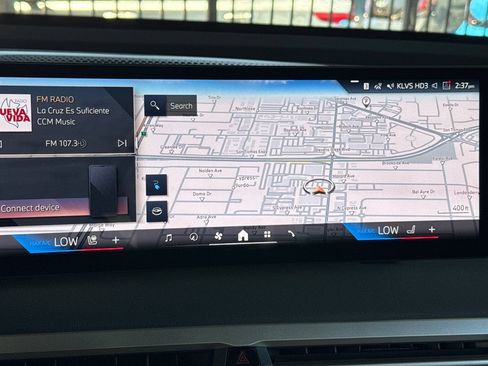 Used 2025 BMW iX xDrive50 AWD/4WD image 18