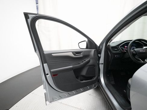 Used 2022 Ford Escape SE w/ Cold Weather Package image 27