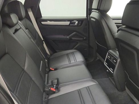 Used 2022 Porsche Cayenne Platinum Edition w/ Premium Package Plus AWD/4WD image 24