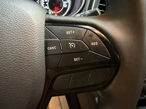 Used 2021 Jeep Cherokee Latitude Plus FWD image 32
