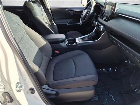 Used 2020 Toyota RAV4 LE FWD image 18