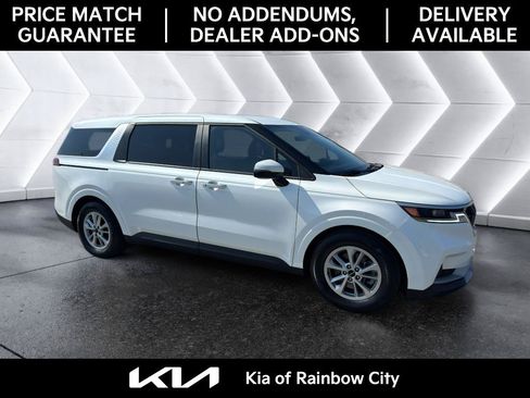 Used 2024 Kia Carnival LX FWD image 3