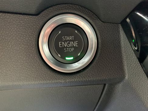 Used 2024 Chevrolet Traverse LT image 31