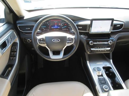 Used 2023 Ford Explorer Limited image 16