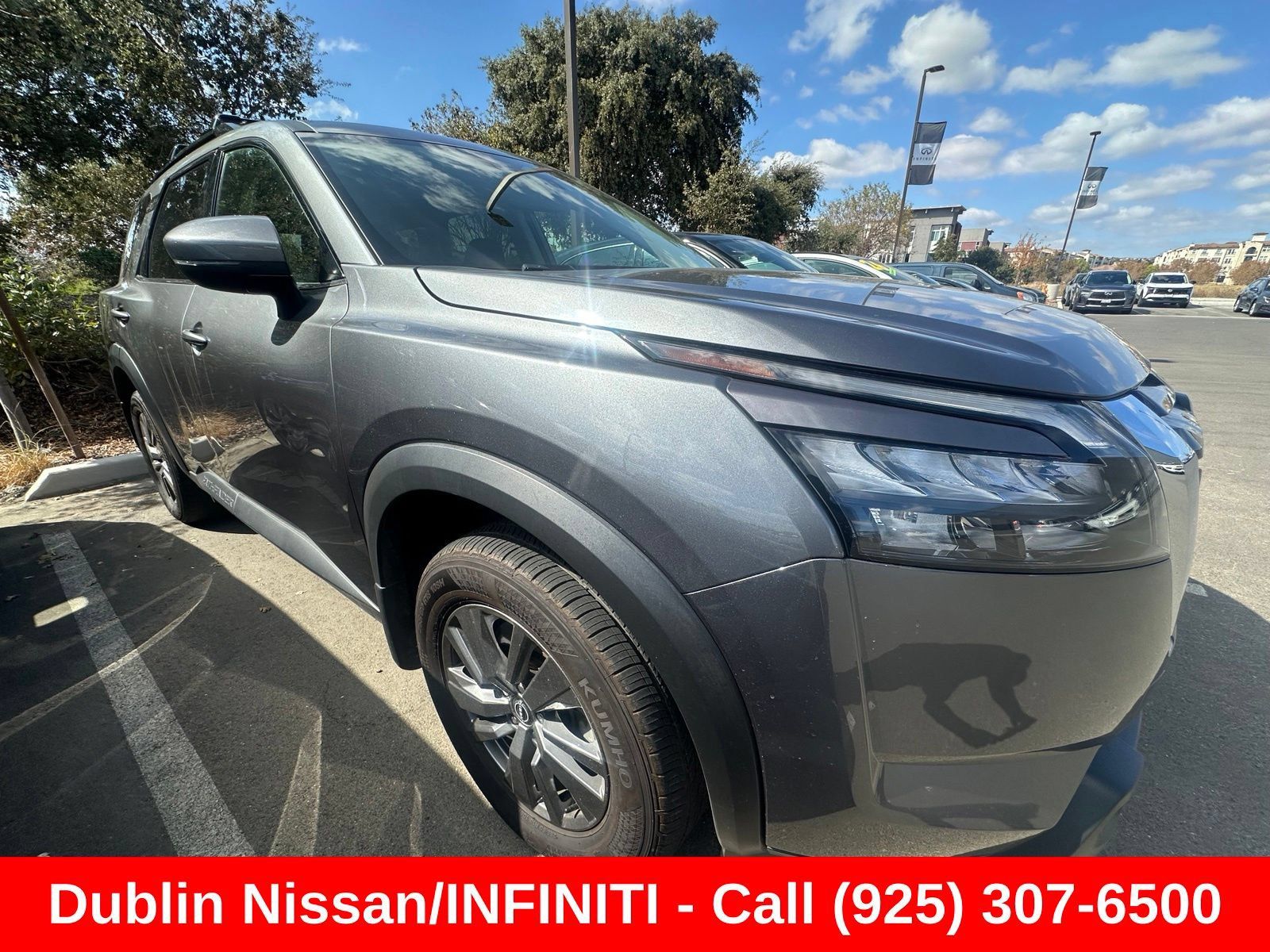 Used 2025 Nissan Pathfinder SV w/ Cargo Package FWD image 1