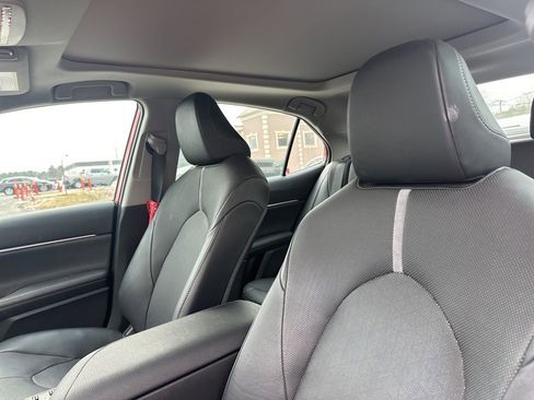 Used 2022 Toyota Camry XSE w/ Navigation Package image 9