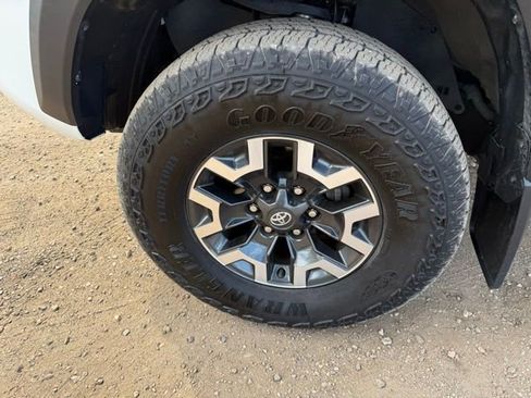 Used 2023 Toyota Tacoma TRD Off-Road w/ TRD Premium Off Road Package AWD/4WD image 11