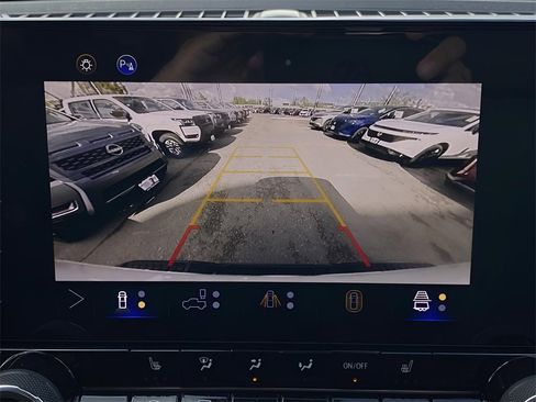 Used 2024 Chevrolet Colorado ZR2 w/ Technology Package image 12