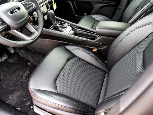 New 2026 Jeep Compass Latitude image 10