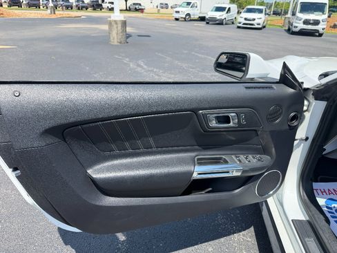 Used 2018 Ford Mustang Premium RWD image 27
