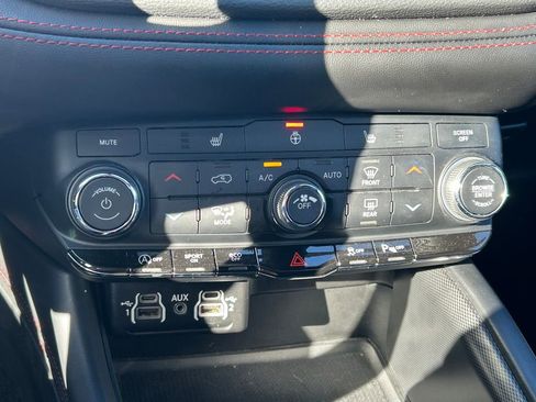 Used 2025 Dodge Durango GT AWD/4WD image 30