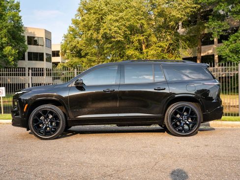 Used 2024 Chevrolet Traverse RS w/ LPO, Floor Liner Package FWD image 10