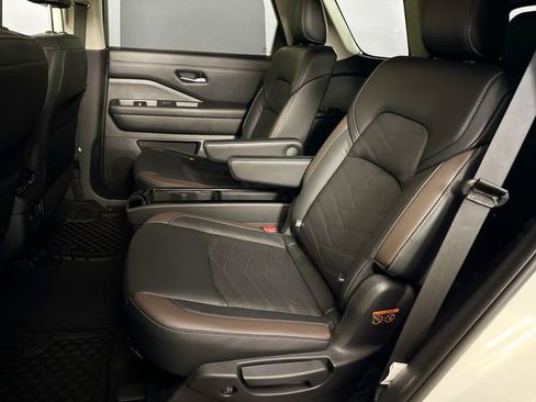 Used 2023 Nissan Pathfinder Platinum image 35