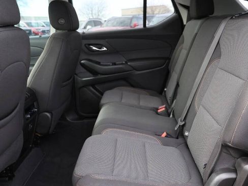 Used 2021 Chevrolet Traverse LS FWD image 17