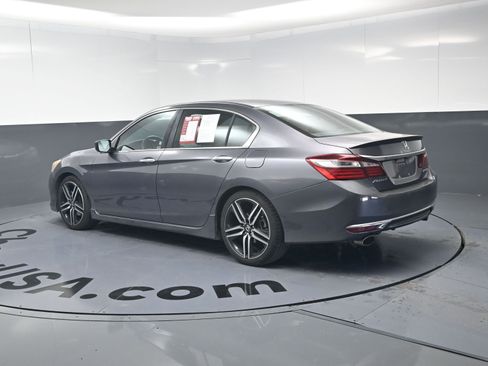 Used 2017 Honda Accord Sport image 7