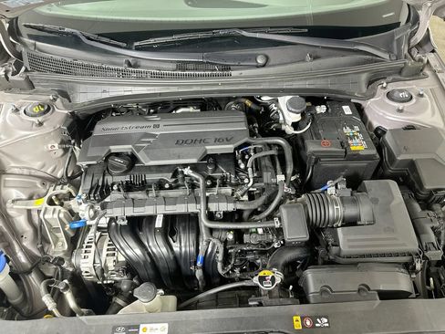 Used 2025 Hyundai Elantra SEL FWD image 9