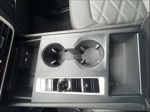 Used 2025 Volkswagen Atlas SE FWD image 42