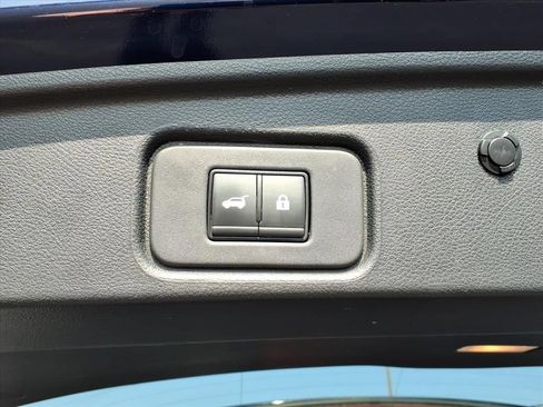 Used 2023 Nissan Pathfinder SL AWD/4WD image 21
