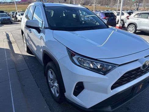 Used 2020 Toyota RAV4 XLE image 8
