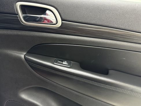 Used 2019 Jeep Grand Cherokee Altitude RWD image 43