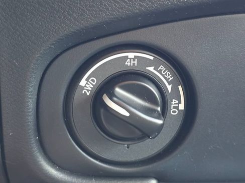 Certified 2022 Nissan Frontier SV AWD/4WD image 18