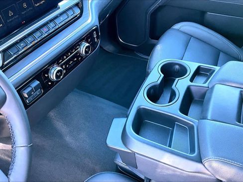 Used 2025 GMC Sierra 1500 SLT image 17