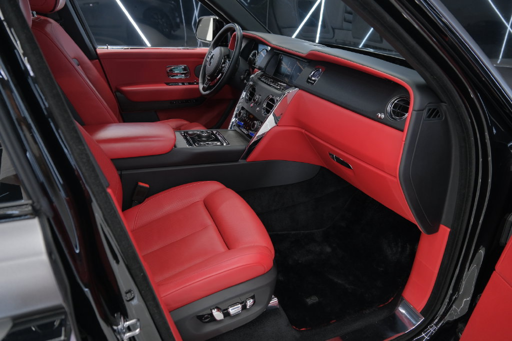 Used 2022 Rolls-Royce Cullinan AWD/4WD image 34
