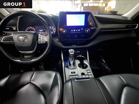 Used 2024 Toyota Highlander XLE image 16