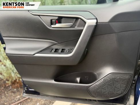Used 2025 Toyota RAV4 XLE AWD/4WD image 22
