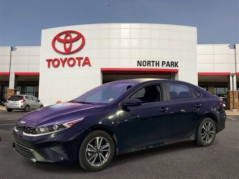 Used 2023 Kia Forte LXS image 1