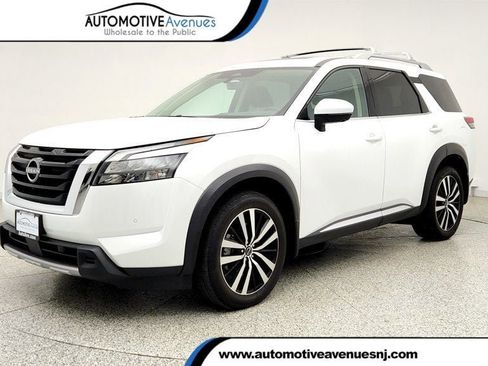 Used 2025 Nissan Pathfinder Platinum w/ Cargo Package AWD/4WD image 1