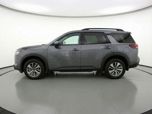 Used 2025 Nissan Pathfinder SV image 5
