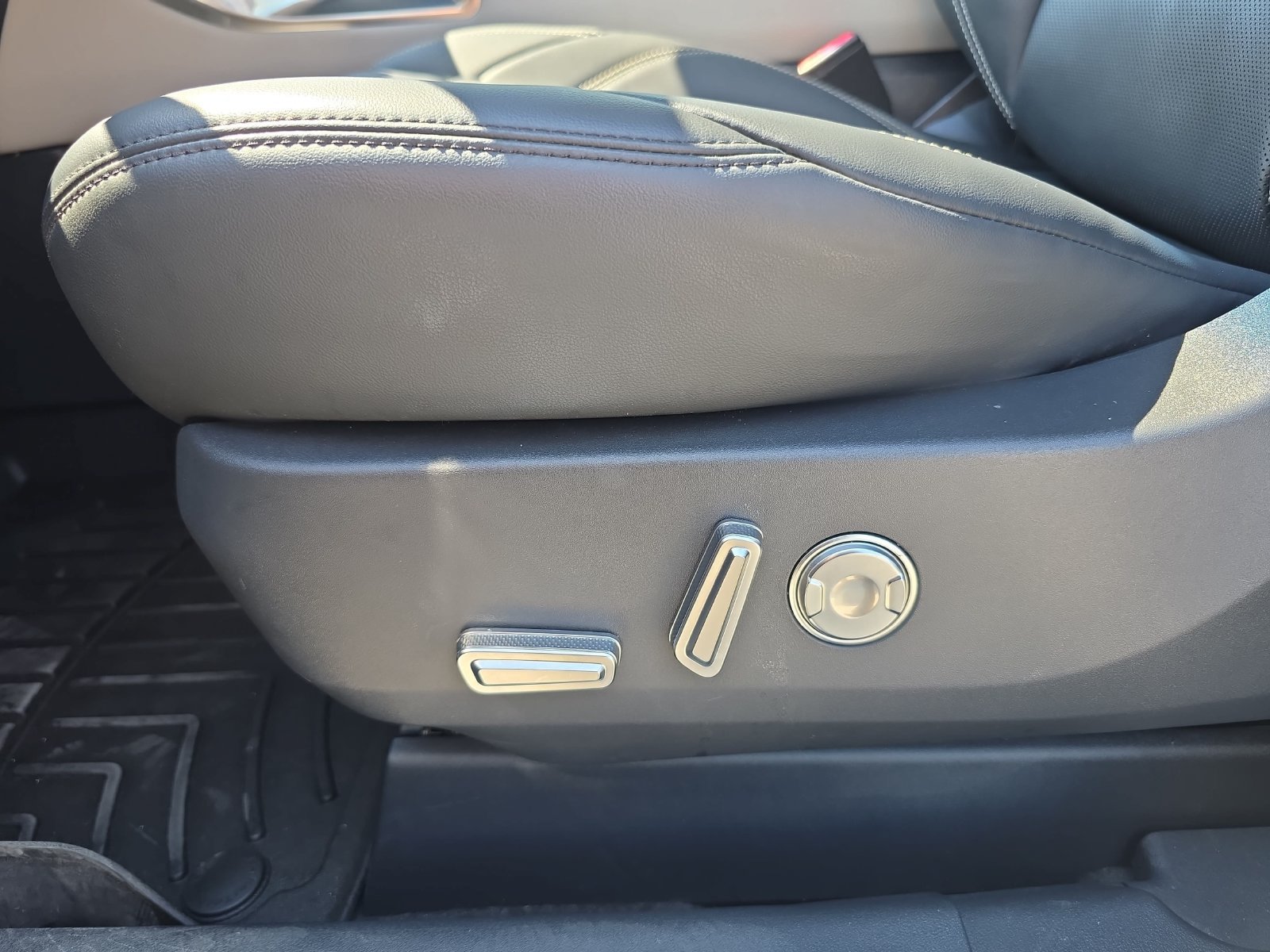 Used 2024 Lincoln Nautilus Premier AWD/4WD image 26