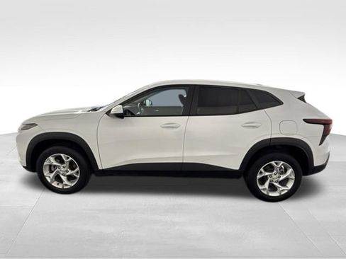 Used 2024 Chevrolet Trax LS w/ LS Convenience Package FWD image 5