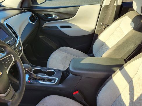 Used 2022 Chevrolet Equinox LS w/ LS Convenience Package image 30