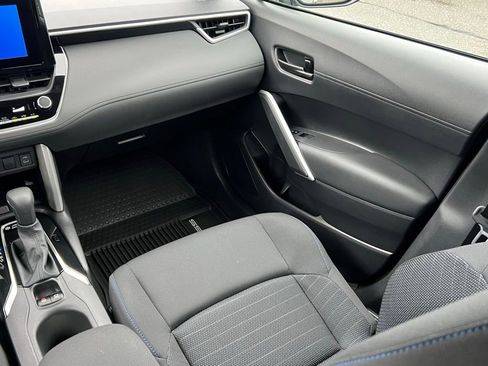 Certified 2024 Toyota Corolla Cross SE w/ Moonroof Package image 18