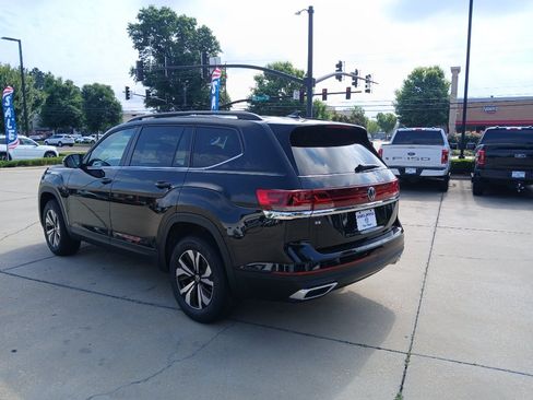 New 2026 Volkswagen Atlas SE FWD image 5