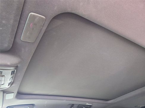Used 2021 Cadillac Escalade Premium Luxury RWD image 23