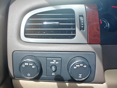 Used 2013 Chevrolet Avalanche LTZ AWD/4WD image 34