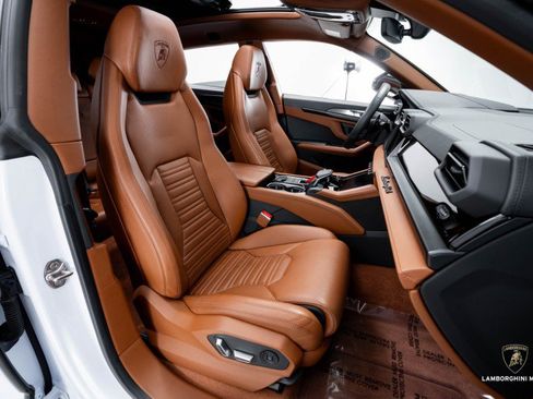 Used 2025 Lamborghini Urus SE image 40